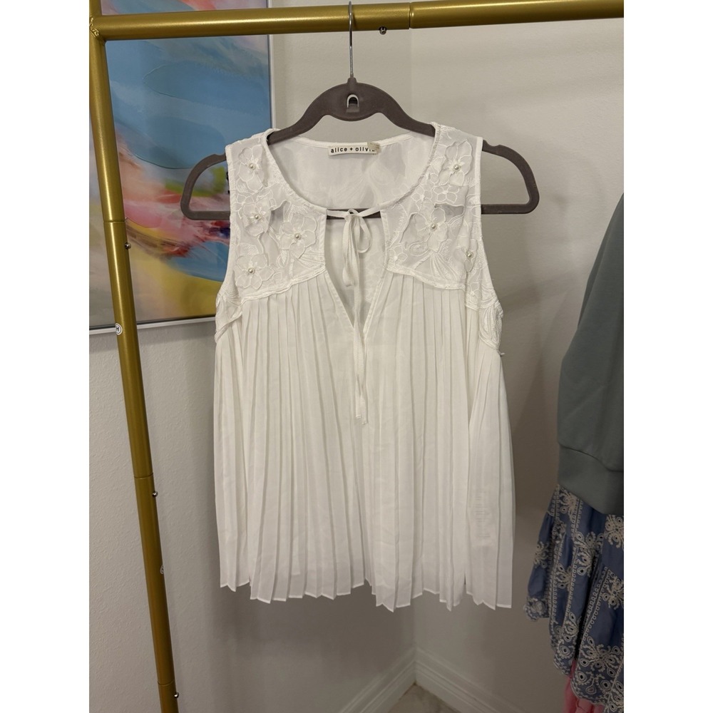 Alice + Olivia Women's White Blouse Small